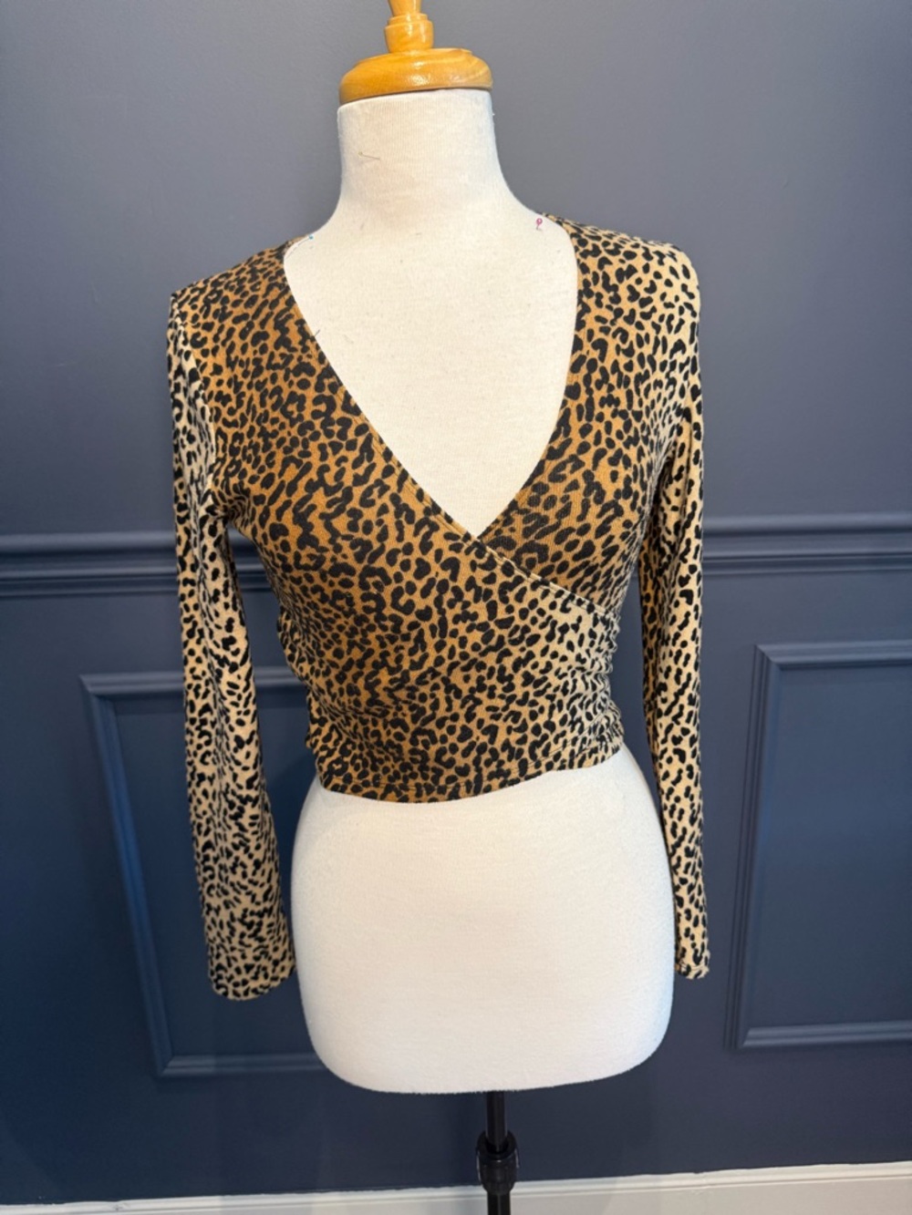American Threads Leopard Print V-Neck Wrap Crop Top - Brown/Black